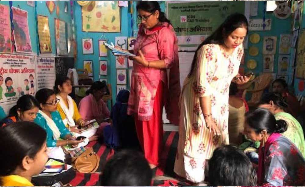 चुनावी साल में योगी सरकार का बड़ा दांव, आंगनबाड़ी कार्यकर्ताओं और सहायिकाओं का मानदेय डेढ़ गुना करने की तैयारी चुनावी साल में योगी सरकार का बड़ा दांव, आंगनबाड़ी कार्यकर्ताओं और सहायिकाओं का मानदेय डेढ़ गुना करने की तैयारी