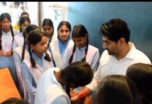 कलेक्टर गौरव बैनल ने छात्राओं से बंधवाई राखी