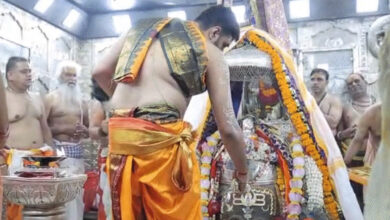 महाकाल मंदिर में उमड़ा आस्था का सैलाब, 1.10 लाख श्रद्धालुओं ने किए दर्शन; ओंकारेश्वर-पशुपतिनाथ में भी लंबी कतारें महाकाल मंदिर में उमड़ा आस्था का सैलाब, 1.10 लाख श्रद्धालुओं ने किए दर्शन; ओंकारेश्वर-पशुपतिनाथ में भी लंबी कतारें