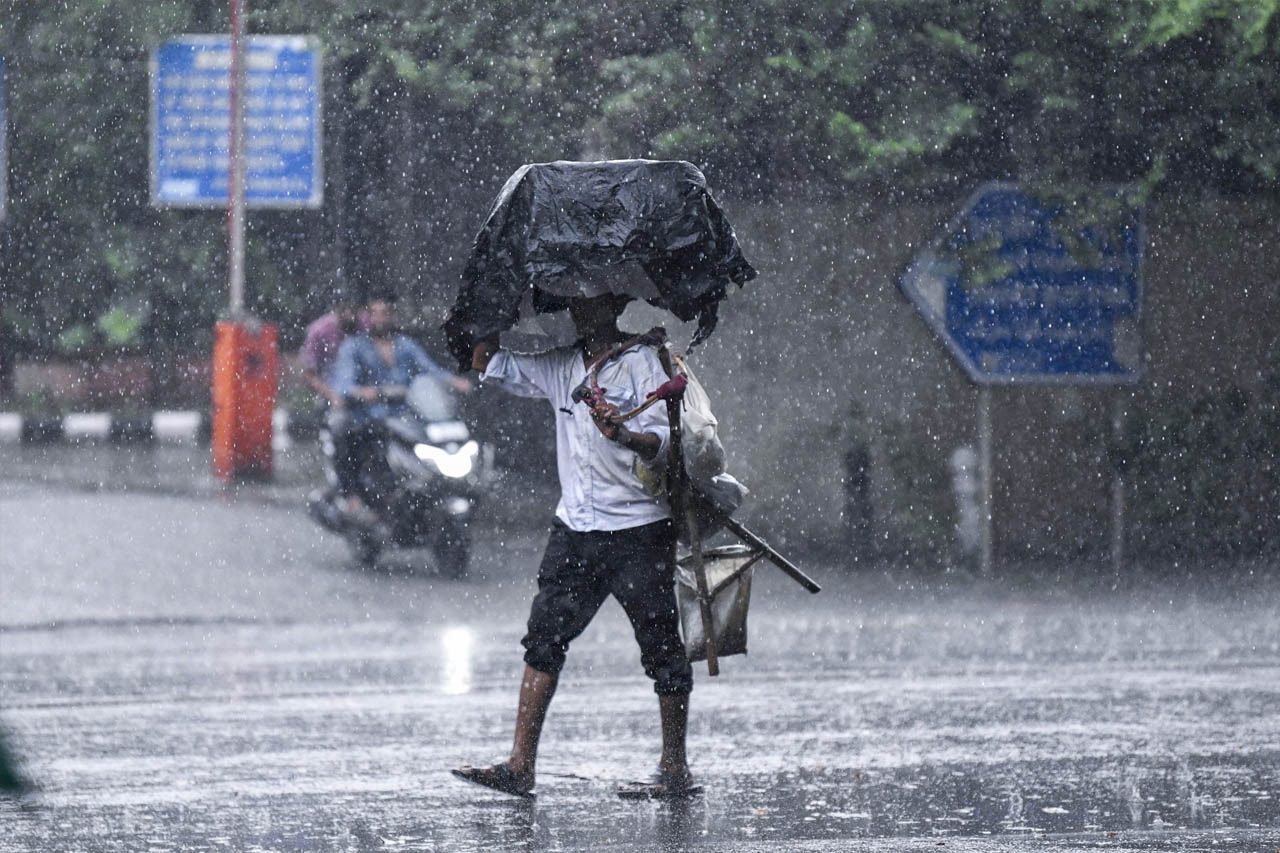 MP Weather Update: मध्य प्रदेश में अब तक सिर्फ 15.4 इंच बारिश, 42 जिलों में सामान्य से कम वर्षा; अगले 2 दिन भारी बारिश नहीं MP Weather Update: मध्य प्रदेश में अब तक सिर्फ 15.4 इंच बारिश, 42 जिलों में सामान्य से कम वर्षा; अगले 2 दिन भारी बारिश नहीं