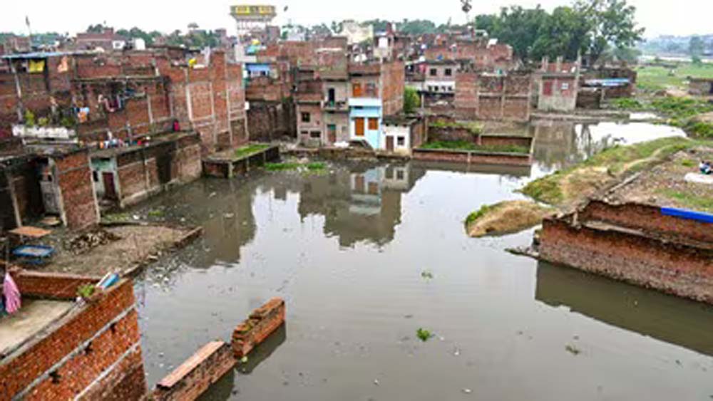 वाराणसी में गंगा उफान पर, चेतावनी बिंदु से महज सवा मीटर नीचे पहुंचा जलस्तर वाराणसी में गंगा उफान पर, चेतावनी बिंदु से महज सवा मीटर नीचे पहुंचा जलस्तर
