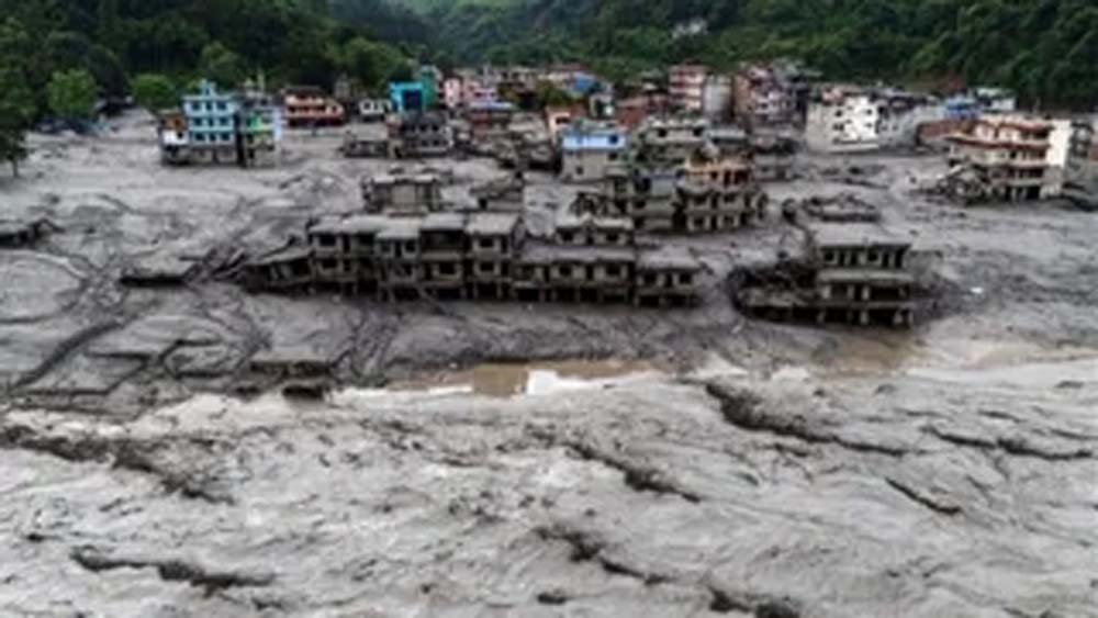 तिब्बत में ग्लेशियर टूटने से तबाही, बाढ़ के वीडियो डिलीट करने का चीन पर आरोप