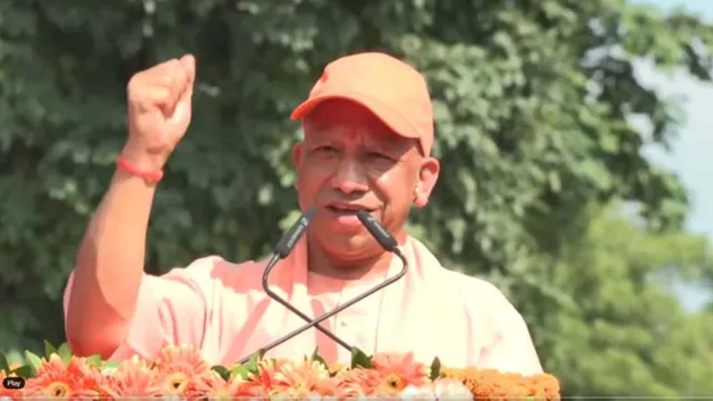 लखनऊ में योगी ने रवाना की तिरंगा यात्रा, 25 हजार युवाओं ने दिया राष्ट्र प्रथम संदेश लखनऊ में योगी ने रवाना की तिरंगा यात्रा, 25 हजार युवाओं ने दिया राष्ट्र प्रथम संदेश