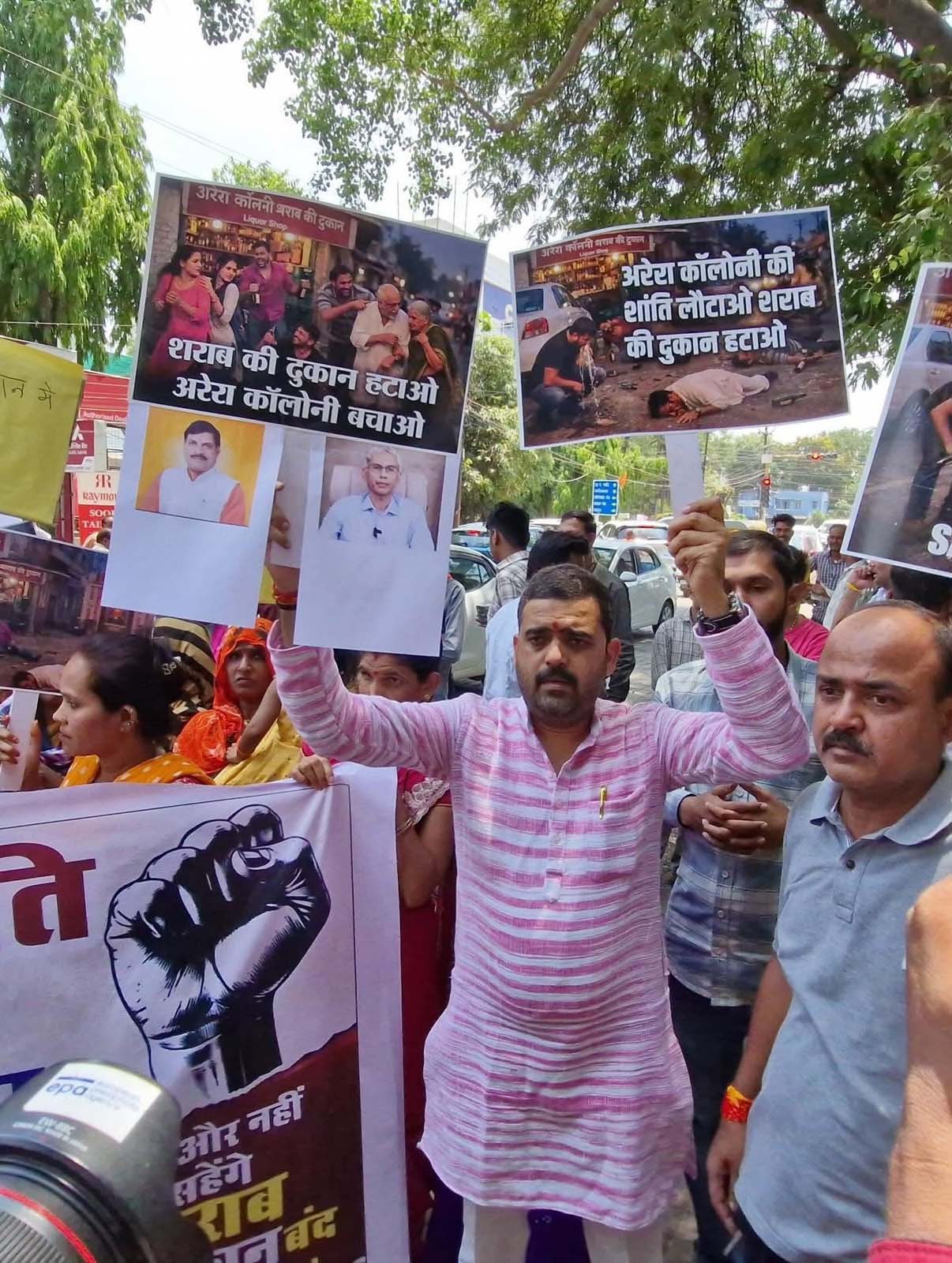 भोपाल में अवैध दुकानों पर कार्रवाई को लेकर रहवासियों ने निगम पर उठाए सवाल भोपाल में अवैध दुकानों पर कार्रवाई को लेकर रहवासियों ने निगम पर उठाए सवाल