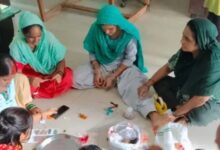 5,000 महिलाओं के हाथों से तैयार हो रहीं आधुनिक डिजाइनों की राखियां