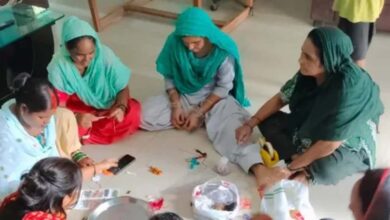 5,000 महिलाओं के हाथों से तैयार हो रहीं आधुनिक डिजाइनों की राखियां