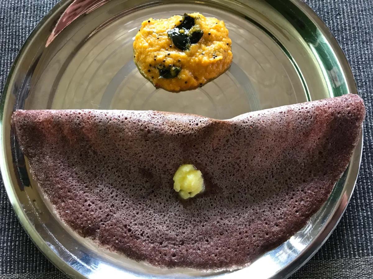 सफेद डोसा खाकर हो गए हैं बोर? घर पर बनाएं ब्लैक डोसा, जानें आसान रेसिपी सफेद डोसा खाकर हो गए हैं बोर? घर पर बनाएं ब्लैक डोसा, जानें आसान रेसिपी