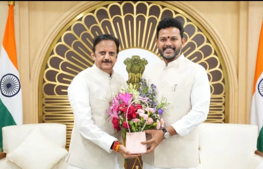 उप मुख्यमंत्री शुक्ल ने केंद्रीय नागरिक उड्डयन मंत्री से नायडू से की सौजन्य भेंट उप मुख्यमंत्री शुक्ल ने केंद्रीय नागरिक उड्डयन मंत्री से नायडू से की सौजन्य भेंट