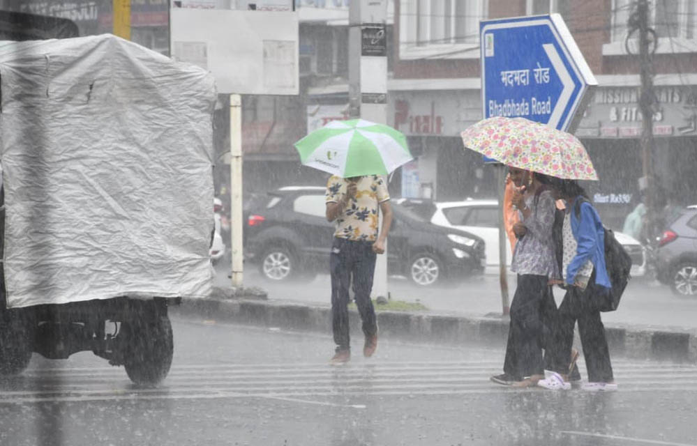 मध्य प्रदेश में 6 अगस्त से फिर तेज होगी बारिश, वेस्टर्न डिस्टरबेंस के असर से कई जिलों में भारी बारिश का अलर्ट मध्य प्रदेश में 6 अगस्त से फिर तेज होगी बारिश, वेस्टर्न डिस्टरबेंस के असर से कई जिलों में भारी बारिश का अलर्ट