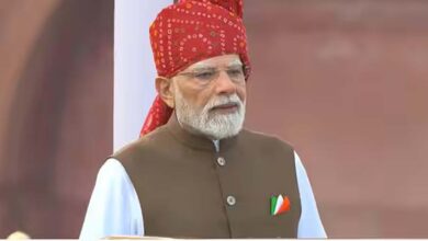 लाल किले से PM मोदी का ‘दिमागी नक्सल’ वार, विपक्ष ने बोला तीखा हमला लाल किले से PM मोदी का ‘दिमागी नक्सल’ वार, विपक्ष ने बोला तीखा हमला