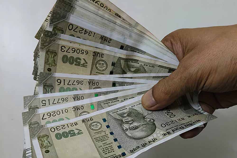 MP में कर्मचारियों की पेंशन पर बड़ा फैसला, सेवा अवधि का मुद्दा तय करेगी हाईकोर्ट की बड़ी बेंच MP में कर्मचारियों की पेंशन पर बड़ा फैसला, सेवा अवधि का मुद्दा तय करेगी हाईकोर्ट की बड़ी बेंच