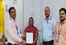 SBI जनकपुर ने SGSP योजना के तहत मृत कर्मचारी के नॉमिनी को दिलाए ₹10 लाख, बैंक ने दी योजना की जानकारी