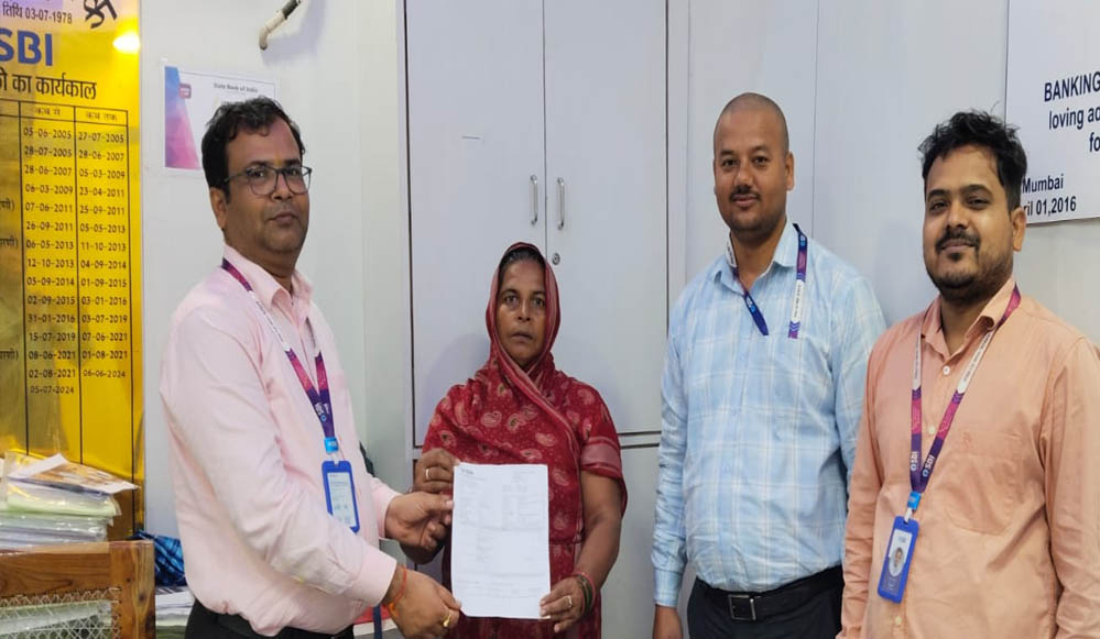 SBI जनकपुर ने SGSP योजना के तहत मृत कर्मचारी के नॉमिनी को दिलाए ₹10 लाख, बैंक ने दी योजना की जानकारी SBI जनकपुर ने SGSP योजना के तहत मृत कर्मचारी के नॉमिनी को दिलाए ₹10 लाख, बैंक ने दी योजना की जानकारी