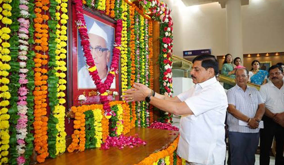 पं. द्वारिका प्रसाद मिश्र का व्यक्तित्व और कतित्व योगदान सदैव रहेगा प्रेरणास्रोत : मुख्यमंत्री डॉ. यादव पं. द्वारिका प्रसाद मिश्र का व्यक्तित्व और कतित्व योगदान सदैव रहेगा प्रेरणास्रोत : मुख्यमंत्री डॉ. यादव
