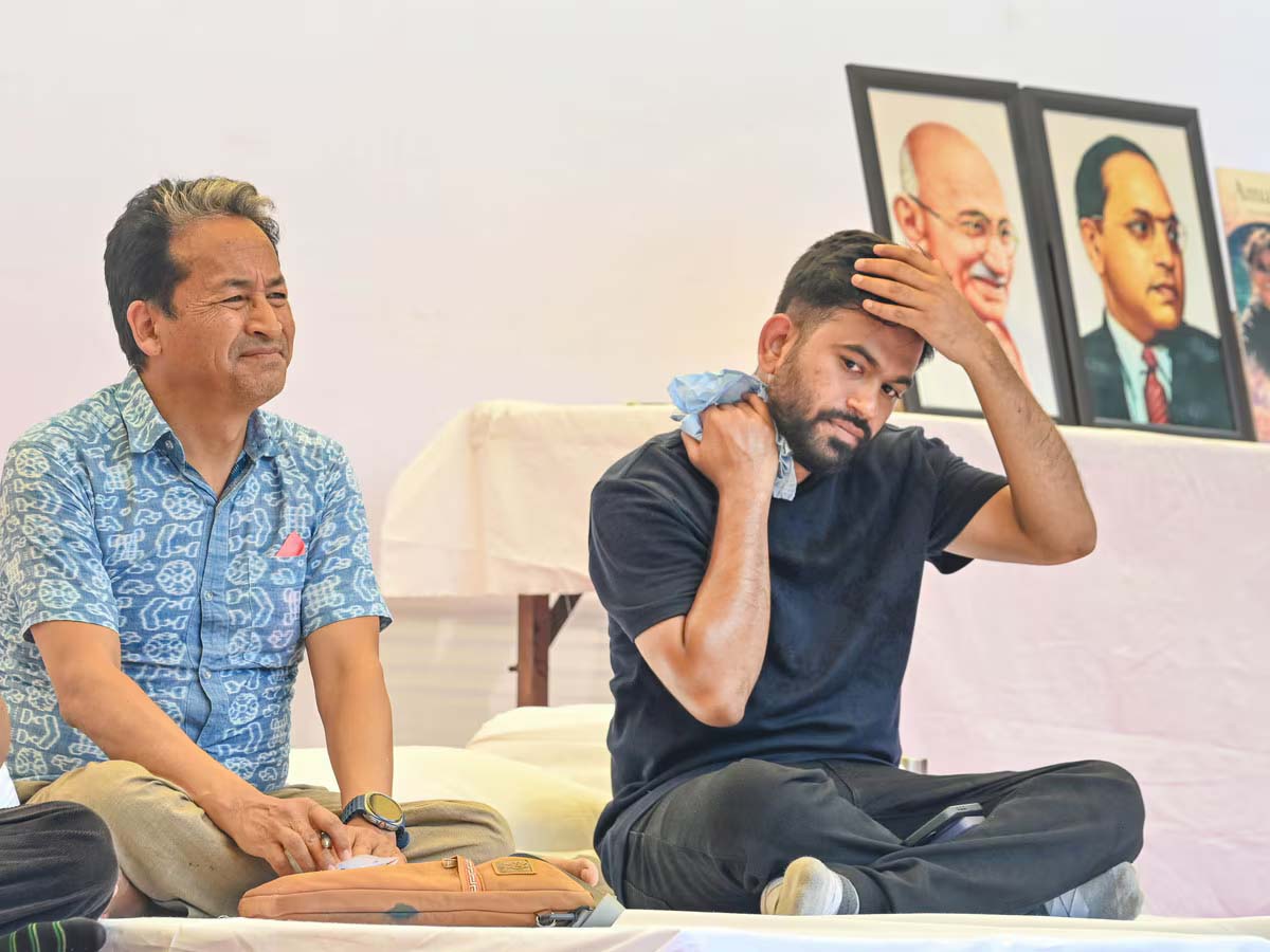 ‘खून से लिखकर गारंटी नहीं दे सकता कि भ्रष्ट नहीं होंगे’, CJP नेताओं पर सोनम वांगचुक का बड़ा बयान ‘खून से लिखकर गारंटी नहीं दे सकता कि भ्रष्ट नहीं होंगे’, CJP नेताओं पर सोनम वांगचुक का बड़ा बयान