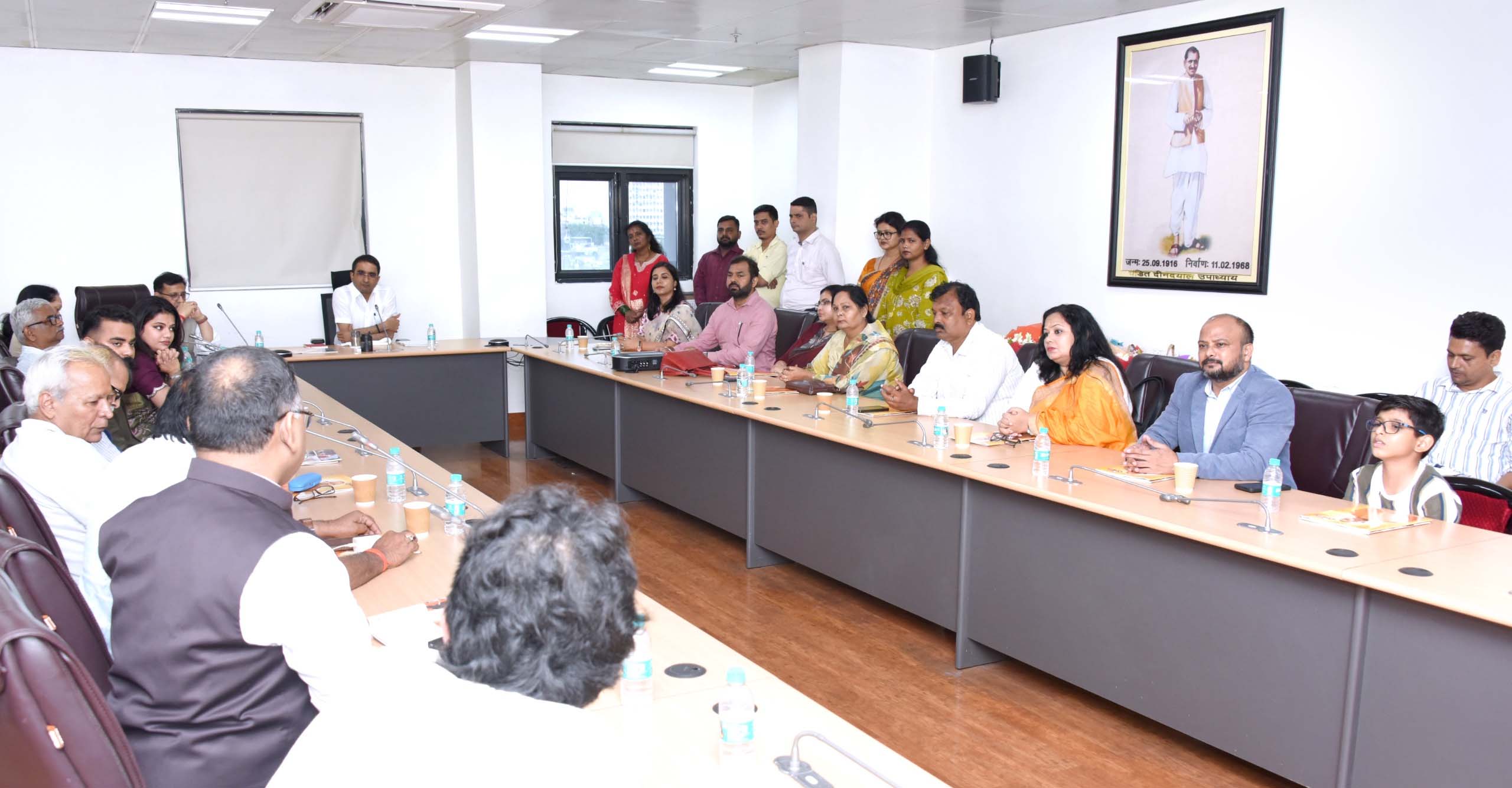 ‘उत्तर प्रदेश संदेश’ से युवाओं को अधिक प्रभावी तरीके से जोड़ने का प्रयास किया जाएगाः विशाल सिंह ‘उत्तर प्रदेश संदेश’ से युवाओं को अधिक प्रभावी तरीके से जोड़ने का प्रयास किया जाएगाः विशाल सिंह