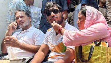 पेलेट गन मामले में राहुल गांधी का धरना, FIR की मांग पर दिल्ली पुलिस से भिड़े पेलेट गन मामले में राहुल गांधी का धरना, FIR की मांग पर दिल्ली पुलिस से भिड़े