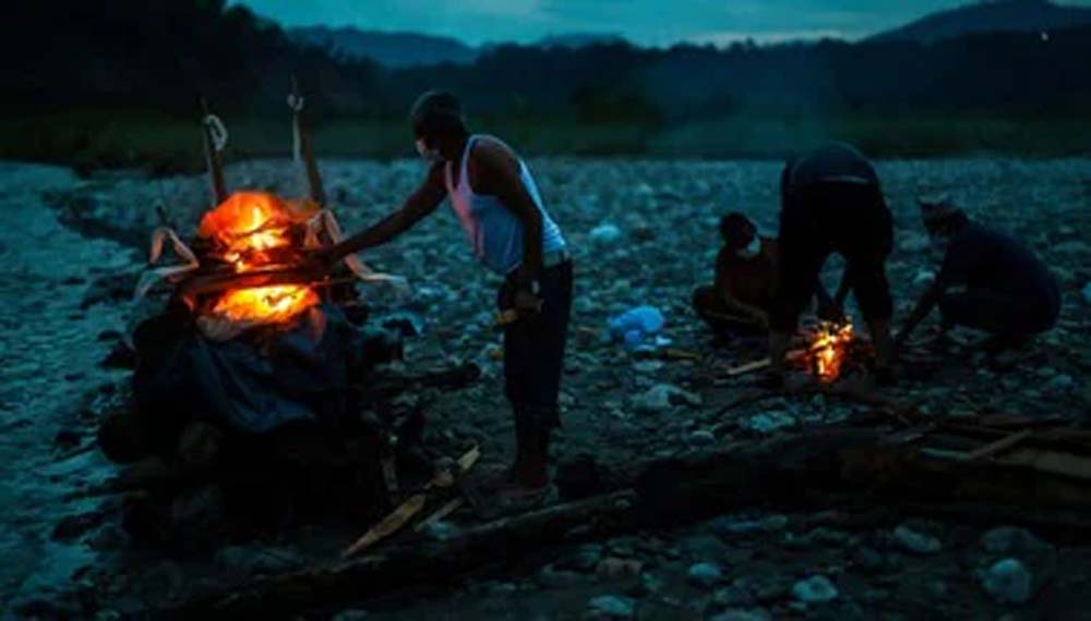 नेपाल बाढ़ में तबाही का मंजर, 788 मौतें; भारत की 19 सदस्यीय फॉरेंसिक टीम DNA जांच में जुटी नेपाल बाढ़ में तबाही का मंजर, 788 मौतें; भारत की 19 सदस्यीय फॉरेंसिक टीम DNA जांच में जुटी