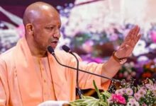 मुख्यमंत्री योगी आदित्यनाथ रिमोट का बटन दबाकर लखनऊ में बनने वाले बहुमंजिला पीआरडी बैरक का शिलान्यास भी करेंगे
