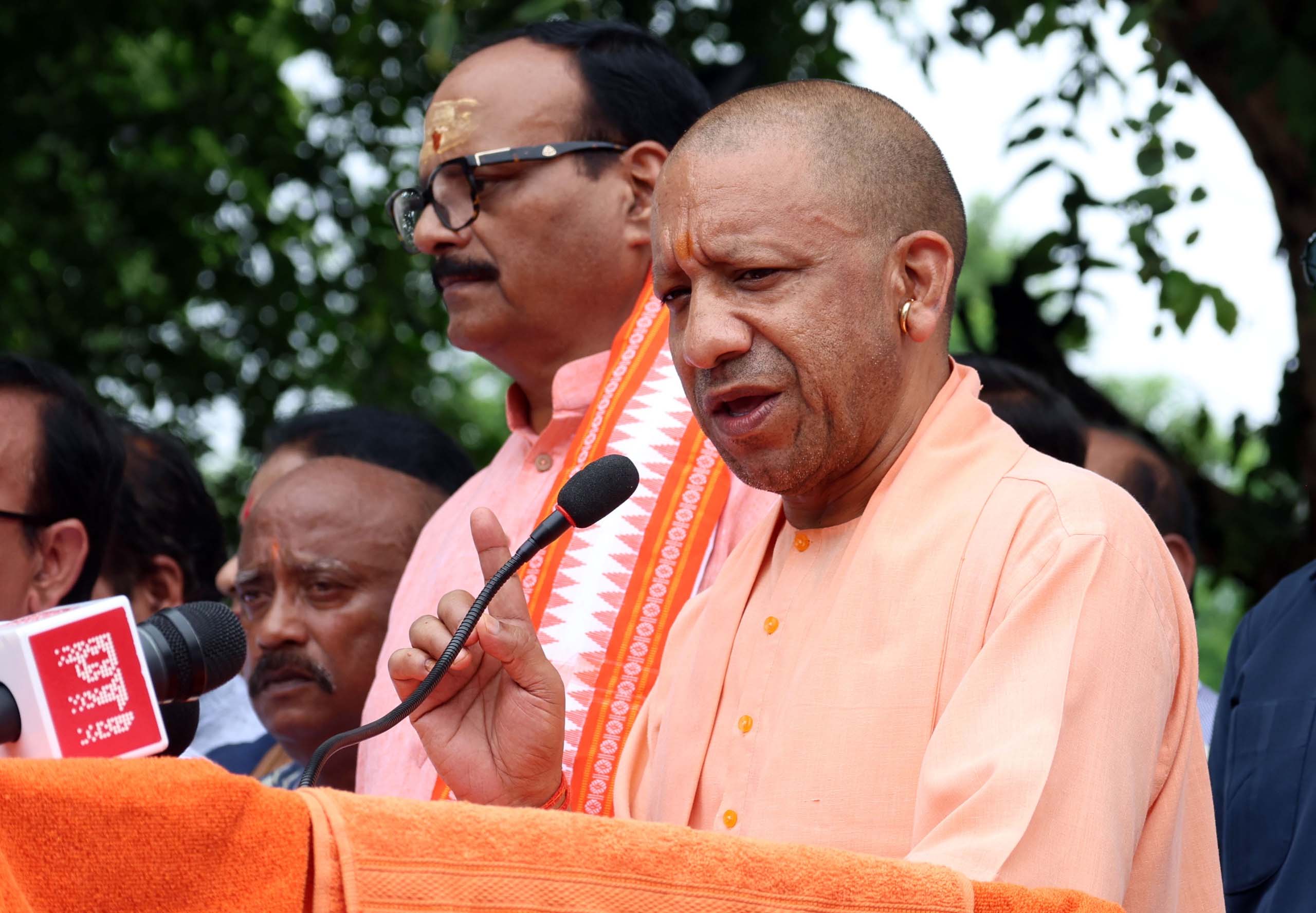 अटल जी का छह दशक का सार्वजनिक जीवन निर्विवाद और निष्कलंक रहाः सीएम योगी अटल जी का छह दशक का सार्वजनिक जीवन निर्विवाद और निष्कलंक रहाः सीएम योगी