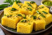 कुकर में बनाएं बाजार जैसा स्पंजी ढोकला, 10 मिनट में तैयार होगी गुजराती डिश