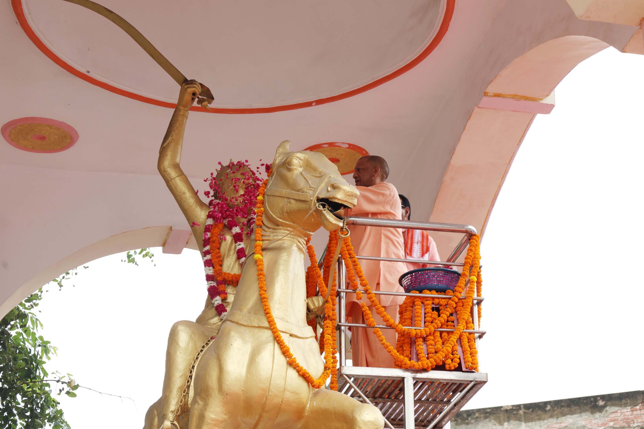 वीरांगनाओं के नाम पर किए गए कार्यों के पीछे का ध्येय है महिलाओं की सुरक्षाः सीएम योगी वीरांगनाओं के नाम पर किए गए कार्यों के पीछे का ध्येय है महिलाओं की सुरक्षाः सीएम योगी