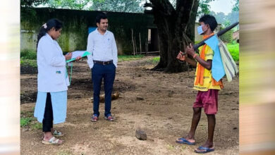 बीमारी रोकने की ताक़त आपके पास, संदिग्ध मामलों की सूचना सीधे सरकार तक पहुंचाएं बीमारी रोकने की ताक़त आपके पास, संदिग्ध मामलों की सूचना सीधे सरकार तक पहुंचाएं