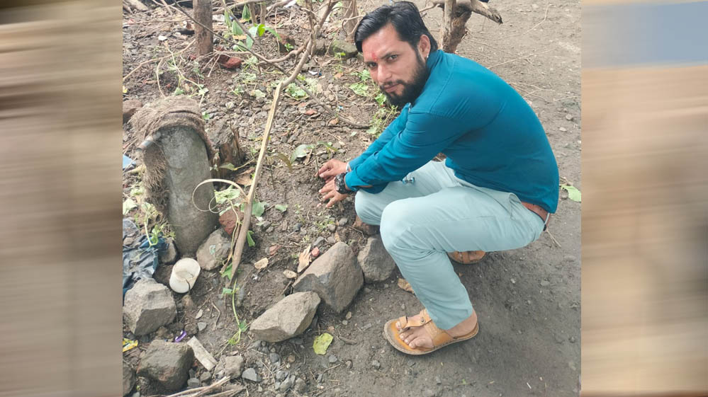 प्रदेश संगठन मंत्री चंद्रशेखर राठौर ने लगाए आम का पौधे प्रदेश संगठन मंत्री चंद्रशेखर राठौर ने लगाए आम का पौधे
