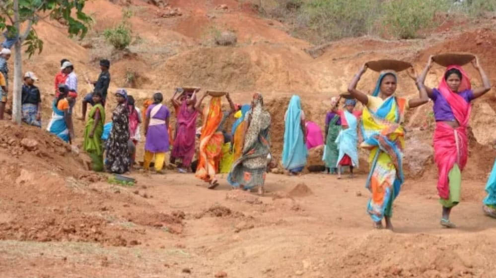 मनरेगा श्रमिकों को बड़ी राहत, लंबित मजदूरी राशि जल्द पहुंचेगी खातों में मनरेगा श्रमिकों को बड़ी राहत, लंबित मजदूरी राशि जल्द पहुंचेगी खातों में