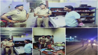 होटल-ढाबों व संदिग्धों की हुई सघन चेकिंग, विजयराघवगढ़ में पुलिस ने की पैदल पेट्रोलिंग, सुरक्षा व्यवस्था को लेकर चौकसी होटल-ढाबों व संदिग्धों की हुई सघन चेकिंग, विजयराघवगढ़ में पुलिस ने की पैदल पेट्रोलिंग, सुरक्षा व्यवस्था को लेकर चौकसी