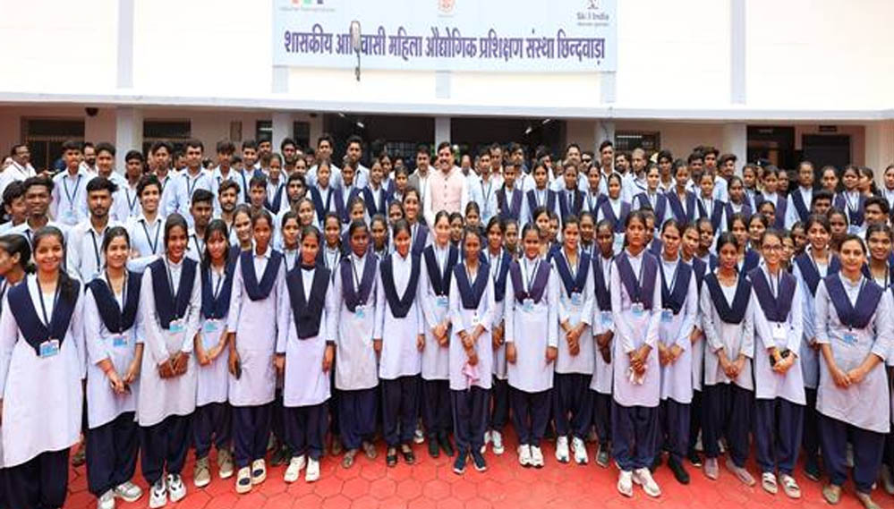 प्रशिक्षु छात्राएं आत्मविश्वास रखें, तकनीकी दक्षता के साथ अपनी जड़ों से जुड़े : मुख्यमंत्री डॉ. यादव प्रशिक्षु छात्राएं आत्मविश्वास रखें, तकनीकी दक्षता के साथ अपनी जड़ों से जुड़े : मुख्यमंत्री डॉ. यादव