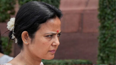 महुआ मोइत्रा विवाद: “अगर उन्हें कुछ हुआ तो सुप्रीम कोर्ट जिम्मेदार”, कॉकरोच ने जज को बताया ‘बड़बोला’