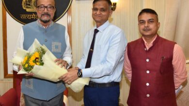 राज्यपाल  रमेन डेका से एम्स के कार्यपालक निदेशक ने की सौजन्य मुलाक़ात