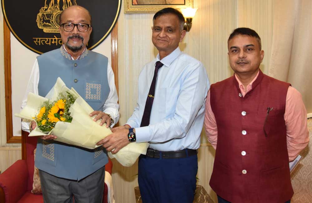 राज्यपाल रमेन डेका से एम्स के कार्यपालक निदेशक ने की सौजन्य मुलाक़ात राज्यपाल रमेन डेका से एम्स के कार्यपालक निदेशक ने की सौजन्य मुलाक़ात