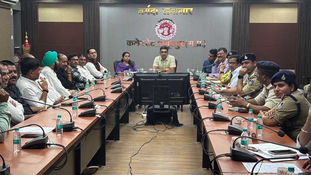 आगामी त्यौहारों को दृष्टिगत रखते हुए जिला स्तरीय शांति समिति की बैठक सम्पन्न आगामी त्यौहारों को दृष्टिगत रखते हुए जिला स्तरीय शांति समिति की बैठक सम्पन्न