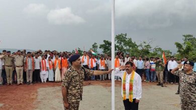 कर्रेगुट्टा पर पहुंची बस्तर तिरंगा यात्रा, उप मुख्यमंत्री विजय शर्मा ने फहराया तिरंगा कर्रेगुट्टा पर पहुंची बस्तर तिरंगा यात्रा, उप मुख्यमंत्री विजय शर्मा ने फहराया तिरंगा