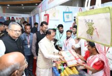 कोसा की चमक अब वैश्विक बाजार तक : मुख्यमंत्री ने लॉन्च किया छत्तीसगढ़ का प्रीमियम हैंडलूम ब्रांड ‘कोशल फैब’