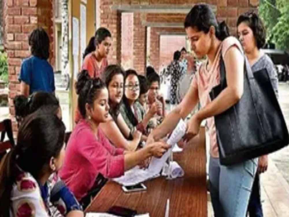 CG के कॉलेजों में एडमिशन की तारीख बढ़ी, अब 31 अगस्त तक मिलेगा दाखिले का मौका CG के कॉलेजों में एडमिशन की तारीख बढ़ी, अब 31 अगस्त तक मिलेगा दाखिले का मौका