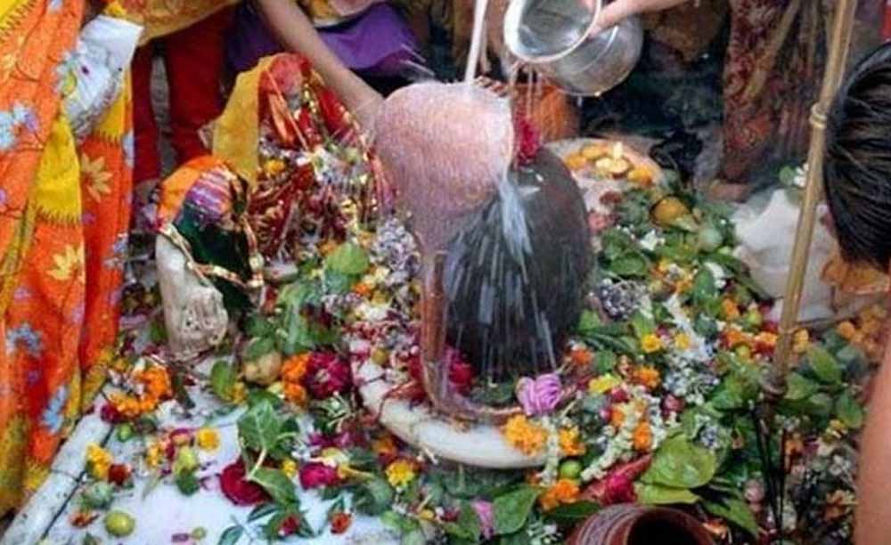 सावन के आखिरी सोमवार शिवालयों में उमड़ा आस्था का सैलाब, गूंजे बोल बम के जयकारे