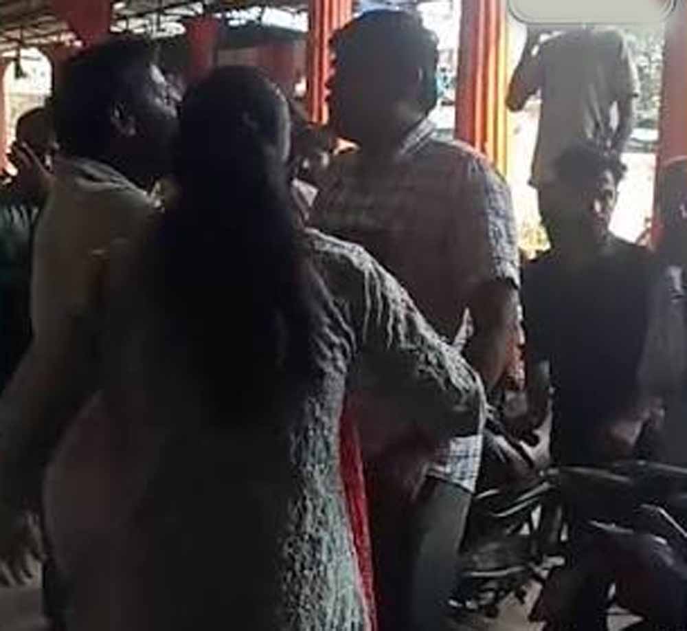महामाया मंदिर विवाद में FIR के बाद BJP का बड़ा एक्शन, रेहाना को महामंत्री पद से हटाया महामाया मंदिर विवाद में FIR के बाद BJP का बड़ा एक्शन, रेहाना को महामंत्री पद से हटाया