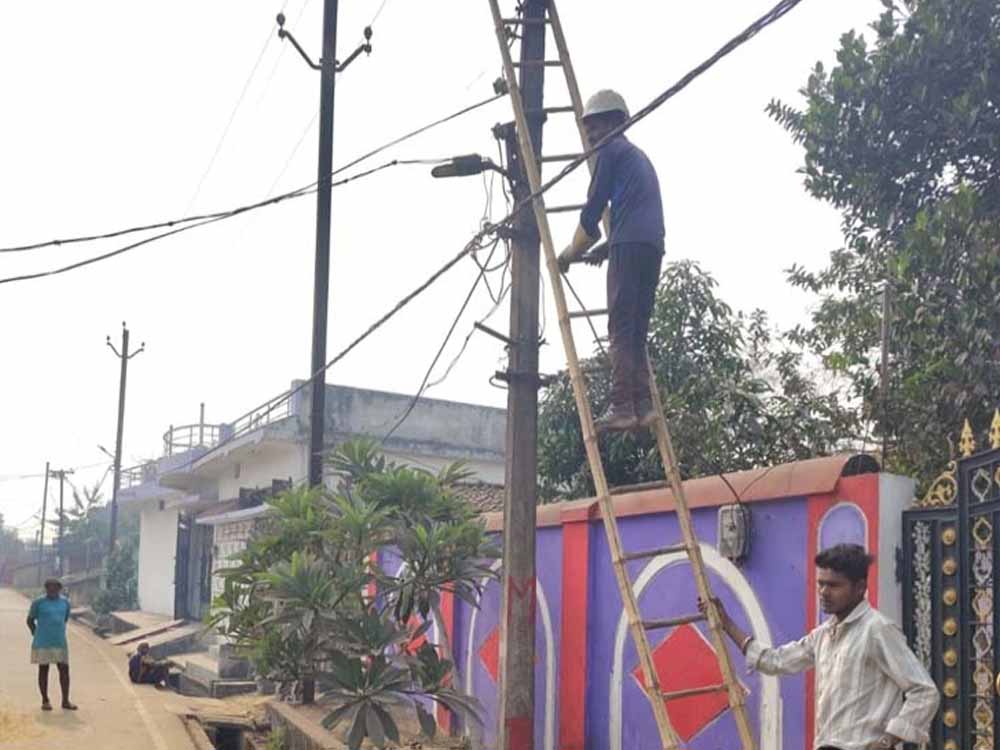 जांजगीर-चांपा में बिजली विभाग की सख्ती, बकायादारों के काटे गए कनेक्शन
