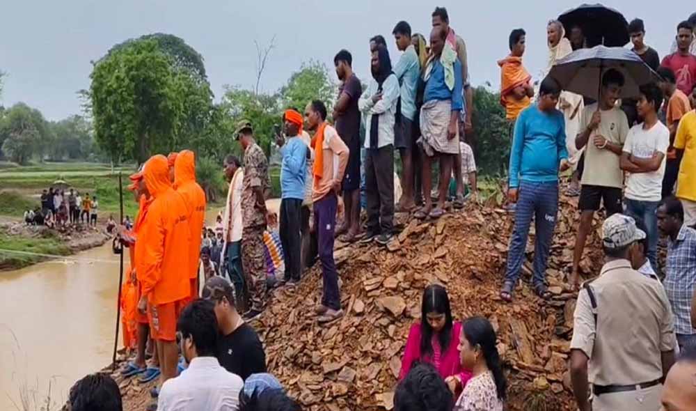CG में राहत अभियान के बाद अब पुनर्वास पर जोर, बाढ़ प्रभावितों के लिए सरकार की नई तैयारी CG में राहत अभियान के बाद अब पुनर्वास पर जोर, बाढ़ प्रभावितों के लिए सरकार की नई तैयारी