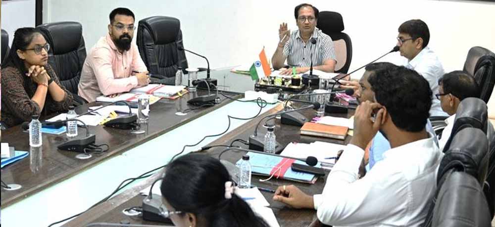 बिलासपुर कलेक्टर सख्त, पाठ्यपुस्तकें नहीं लेने वाले निजी स्कूलों को जारी करें नोटिस बिलासपुर कलेक्टर सख्त, पाठ्यपुस्तकें नहीं लेने वाले निजी स्कूलों को जारी करें नोटिस