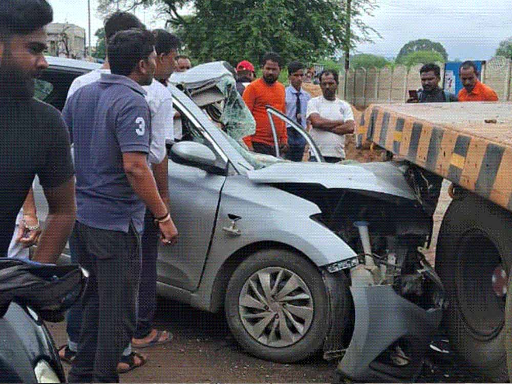 बिलासपुर में ‘CMO’ लिखी कार की टक्कर से 2 की मौत, हादसे से मचा हड़कंप बिलासपुर में ‘CMO’ लिखी कार की टक्कर से 2 की मौत, हादसे से मचा हड़कंप
