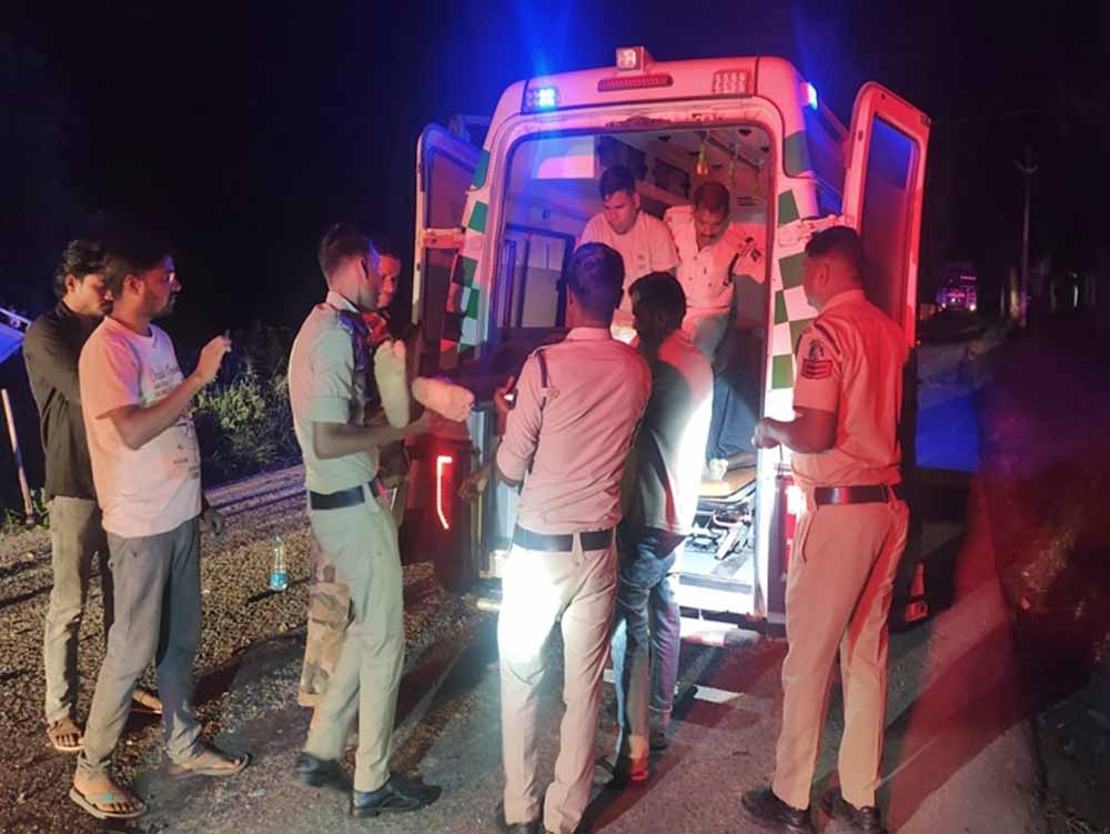 CG में भीषण सड़क हादसा, पिकअप और ट्रक की जोरदार भिड़ंत में 3 मजदूरों की मौत CG में भीषण सड़क हादसा, पिकअप और ट्रक की जोरदार भिड़ंत में 3 मजदूरों की मौत