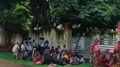 शिक्षकों की नियुक्ति की मांग को लेकर उतरे छात्र-पालक, युक्तियुक्तकरण पर भी उठाए सवाल