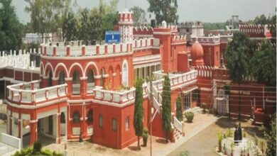 CG के खैरागढ़ में 230 साल पुरानी लिथोग्राफी कला आज भी जीवित, जर्मनी के पत्थरों पर सीख रहे छात्र