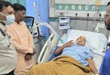 सड़क हादसे में घायल जवानों से मिलने जगदलपुर अस्पताल पहुंचे वन मंत्री