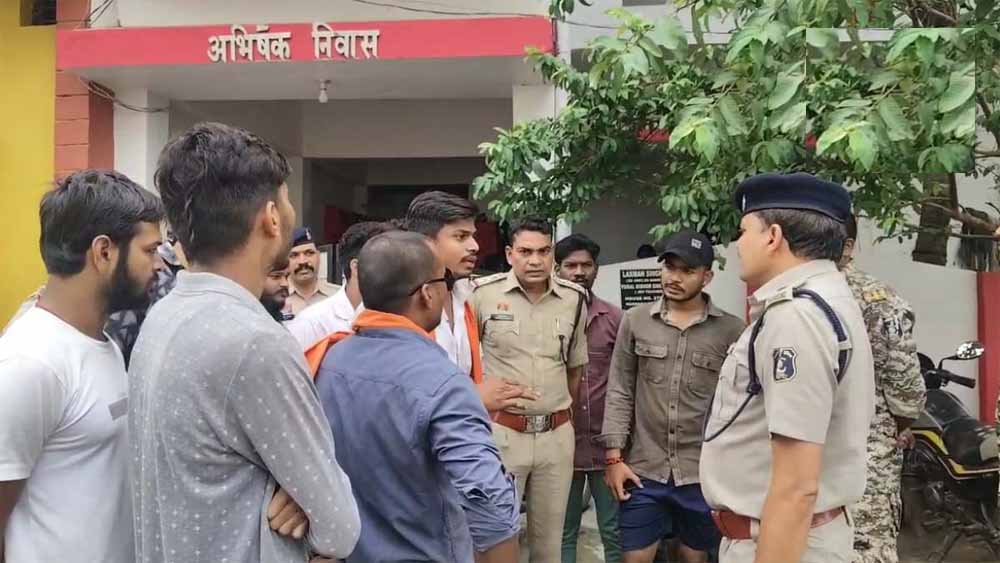 CG में चंगाई सभा को लेकर बवाल, हिंदू जागरण मंच ने लगाया पैसे देकर धर्म परिवर्तन का आरोप CG में चंगाई सभा को लेकर बवाल, हिंदू जागरण मंच ने लगाया पैसे देकर धर्म परिवर्तन का आरोप