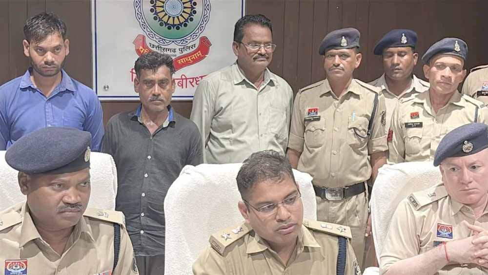 CG में 12.50 लाख की नकली करेंसी के साथ 3 आरोपी गिरफ्तार, पुलिस ने किया बड़ा खुलासा CG में 12.50 लाख की नकली करेंसी के साथ 3 आरोपी गिरफ्तार, पुलिस ने किया बड़ा खुलासा